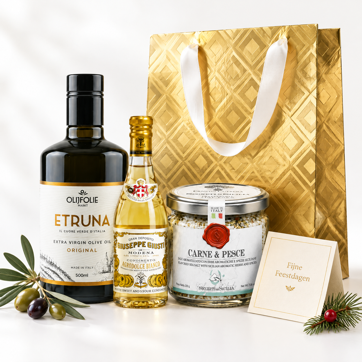 Kerstbox Klein: Etruna olijfolie, Giusti Bianco en Siciliaans kruidenzout met gouden cadeautas en kerstkaart